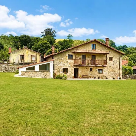 Casona De Piedra Con Jardin Cerca De Cabarceno Hébergement de vacances *