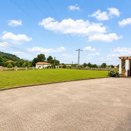 Casona De Piedra Con Jardin Cerca De Cabarceno Penagos