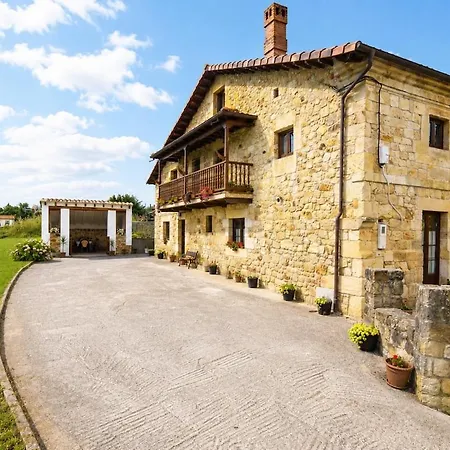 Casona De Piedra Con Jardin Cerca De Cabarceno *
