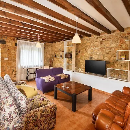 Casona De Piedra Con Jardin Cerca De Cabarceno Hébergement de vacances