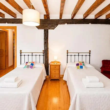 Casona De Piedra Con Jardin Cerca De Cabarceno Hébergement de vacances Penagos