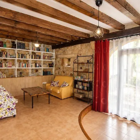 Casona De Piedra Con Jardin Cerca De Cabarceno Hébergement de vacances Penagos