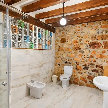 Casona De Piedra Con Jardin Cerca De Cabarceno Hébergement de vacances