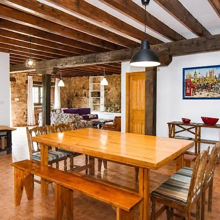 Casona De Piedra Con Jardin Cerca De Cabarceno Penagos